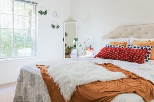 How to Decorate a Small Bedroom