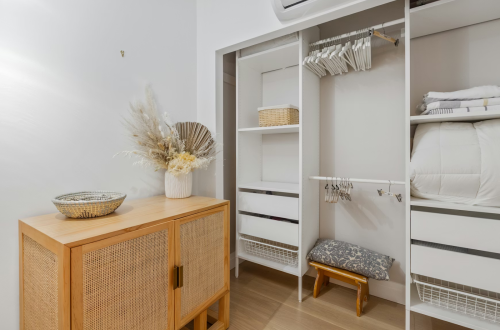 Modern Wardrobe Closet Ideas That Maximize Storage in Small Bedrooms